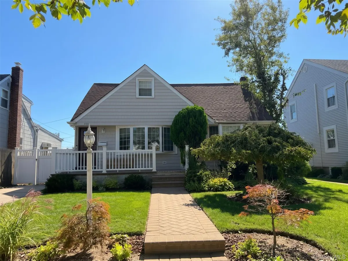 558 W Market ST, Long Beach, NY 11561