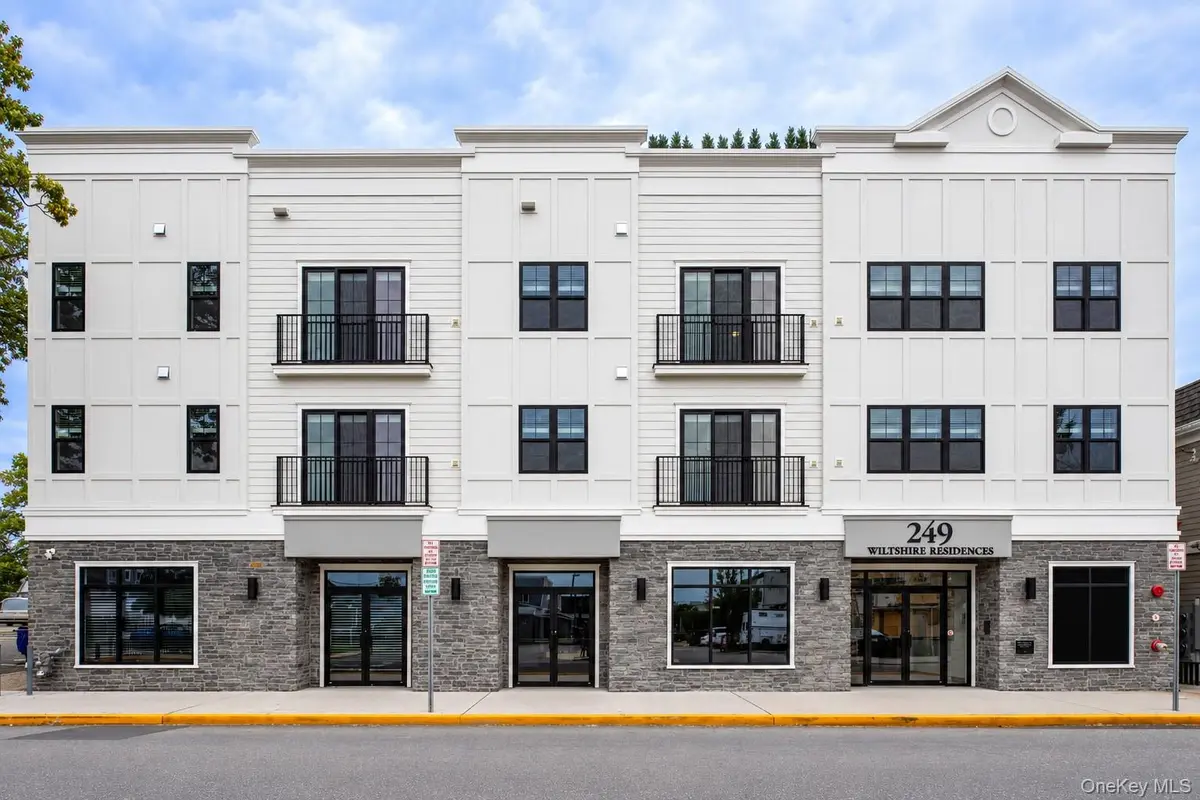 249 Drexel AVE #202, Westbury, NY 11590