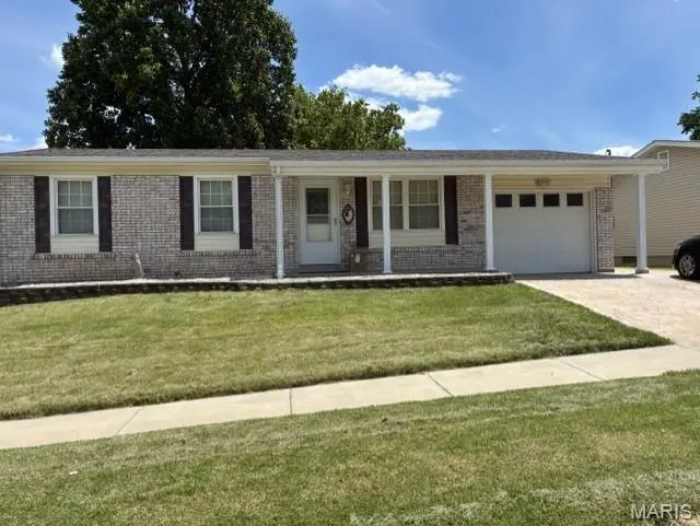 12014 Renaissance DR, Maryland Heights, MO 63043