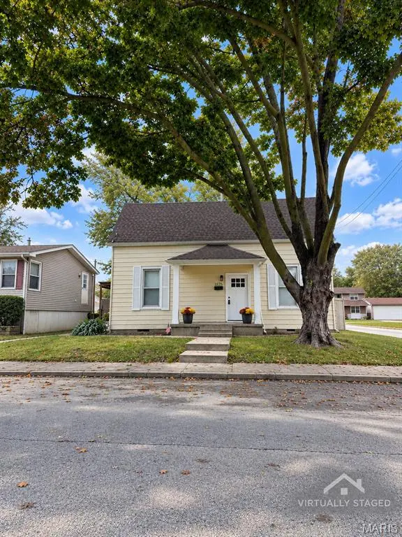 1825 N 3rd ST, St Charles, MO 63301