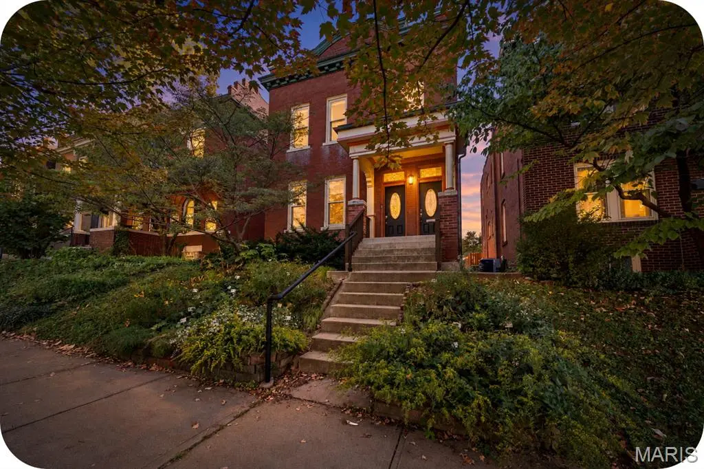 3884 Connecticut ST, St Louis, MO 63116