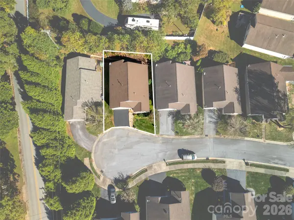 88 E Danbury LN, Brevard, NC 28712