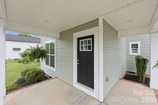 8207 Dumphries DR, Huntersville, NC 28078