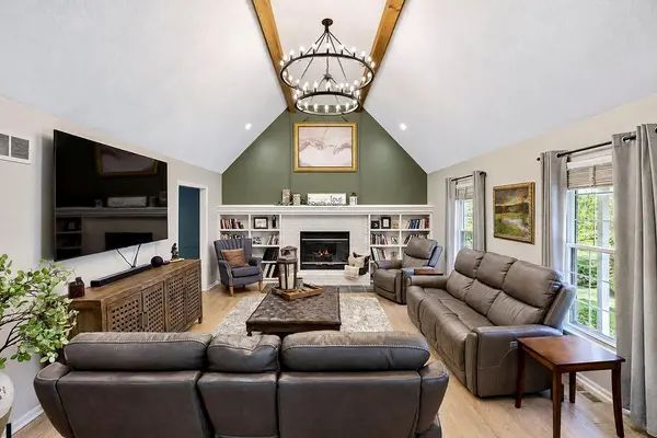 18401 W 114th TER, Olathe, KS 66061