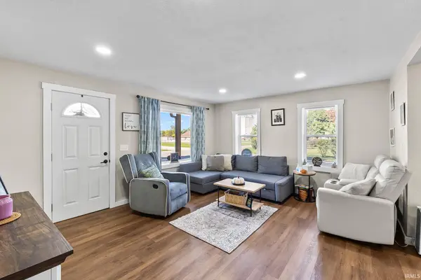 301 S Oak ST, Mentone, IN 46539