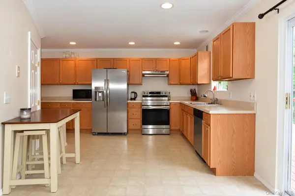 9 The GN, Shirley, NY 11967