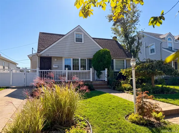 558 W Market ST, Long Beach, NY 11561