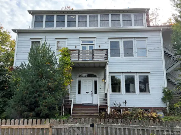 16 Hanna LN, Beacon, NY 12508