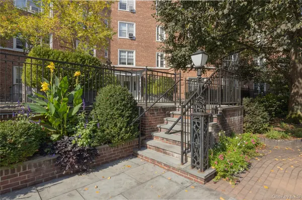 5 Midland GDNS #2L, Bronxville, NY 10708