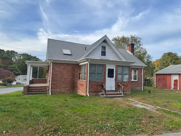 12 Gary DR, Hyde Park, NY 12538