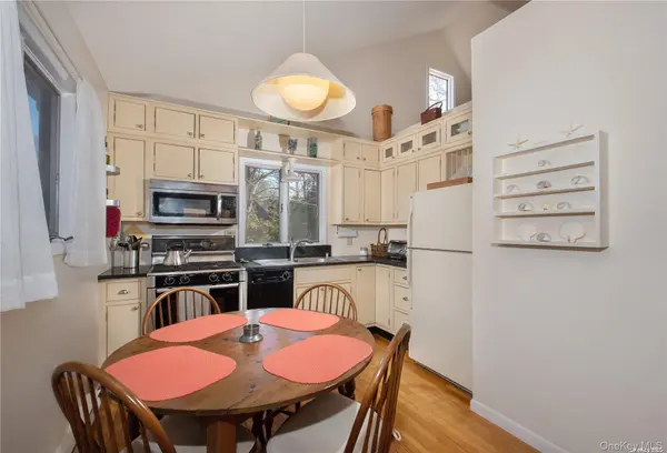 126 Lynn AVE #4, Hampton Bays, NY 11946