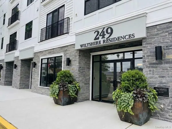 249 Drexel AVE #203, Westbury, NY 11590