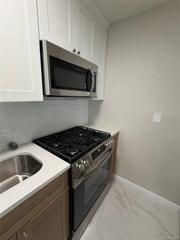 460 Old Town RD #13D, Port Jefferson Station, NY 11776