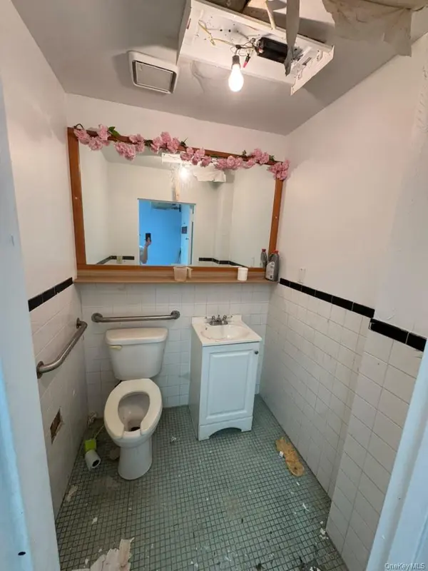 94-17 Astoria Blvd, East Elmhurst, NY 11369