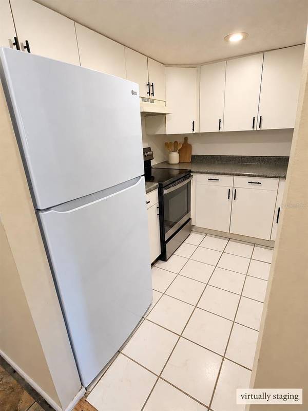 906 LAKE DESTINY RD #F, Altamonte Springs, FL 32714