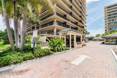 7600 BAYSHORE DR #702, Treasure Island, FL 33706