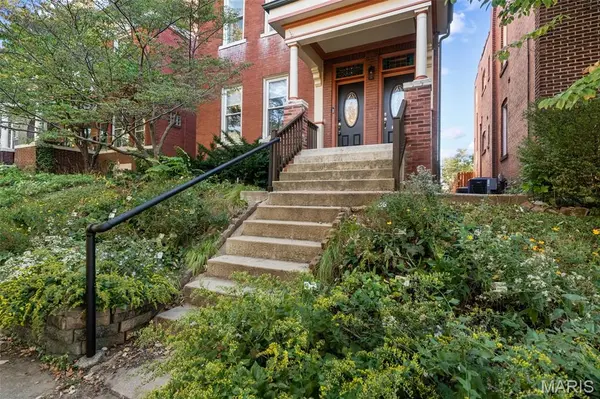 3884 Connecticut ST, St Louis, MO 63116