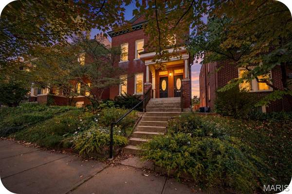 3884 Connecticut ST, St Louis, MO 63116