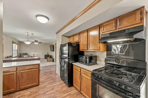 1253 Evergreen DR, Carol Stream, IL 60188