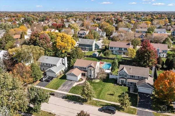926 E Stone Creek CIR, Crystal Lake, IL 60014
