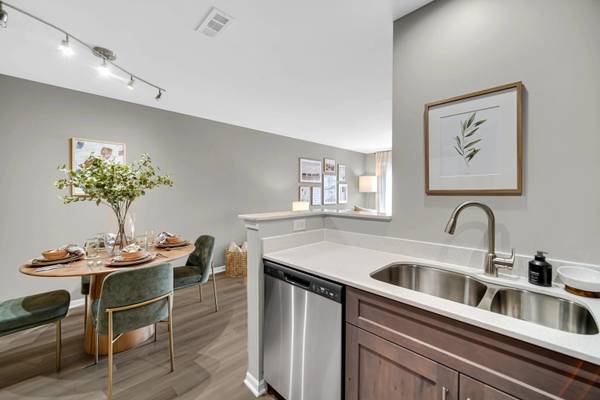 94 Gershwin CT #94, Wheaton, IL 60189