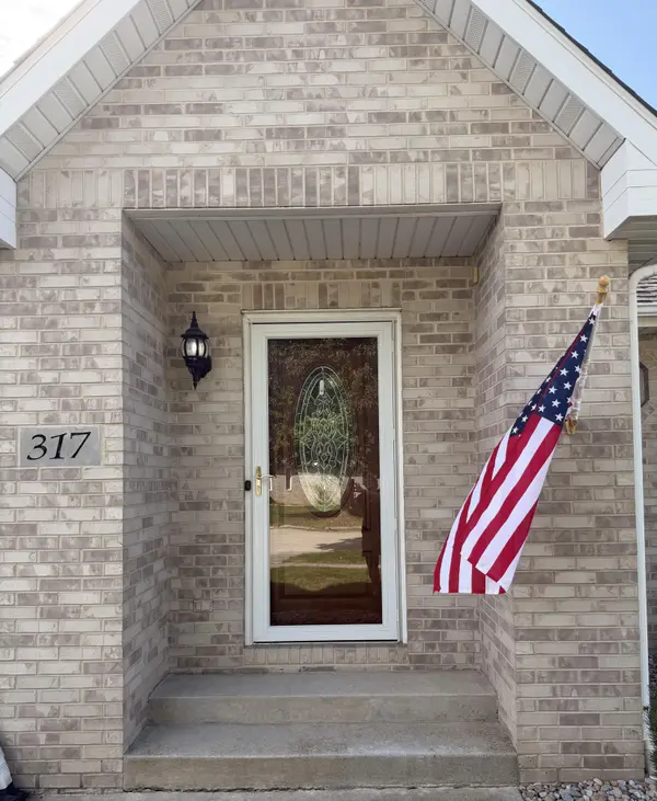 317 9th CIR, Demotte, IN 46310