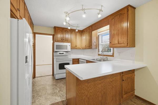 710 Windemere DR, Plymouth, MN 55441