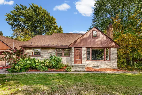 609 Silver Lake RD NW, New Brighton, MN 55112