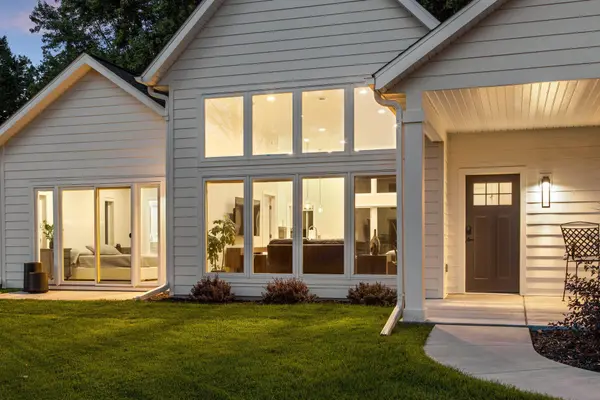 1105 Creekside XING, Stillwater, MN 55082