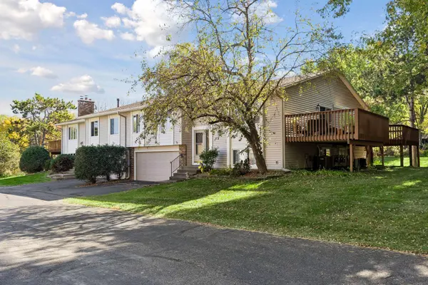 10348 Yorktown LN N, Maple Grove, MN 55369