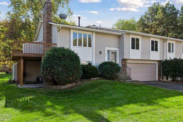 10348 Yorktown LN N, Maple Grove, MN 55369