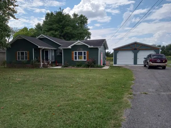 15 Village Park Dr, Fayetteville, TN 37334