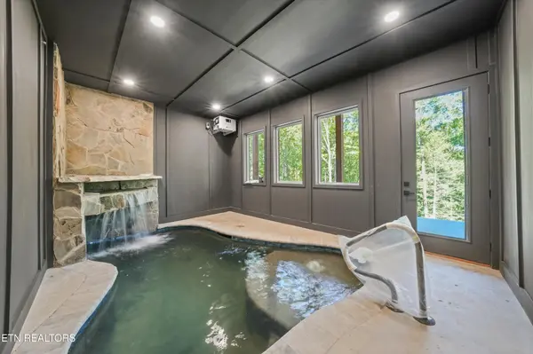 438 Hawken Drive, Walland, TN 37886
