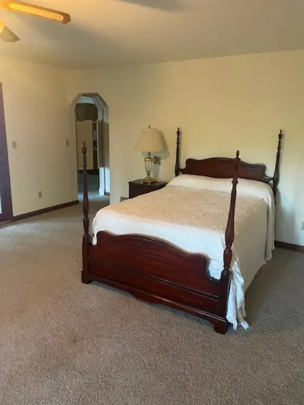 130 Moneymaker Cir, Gatlinburg, TN 37738