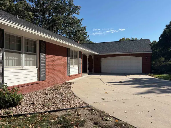 8310 E Brentmoor Lane, Wichita, KS 67206