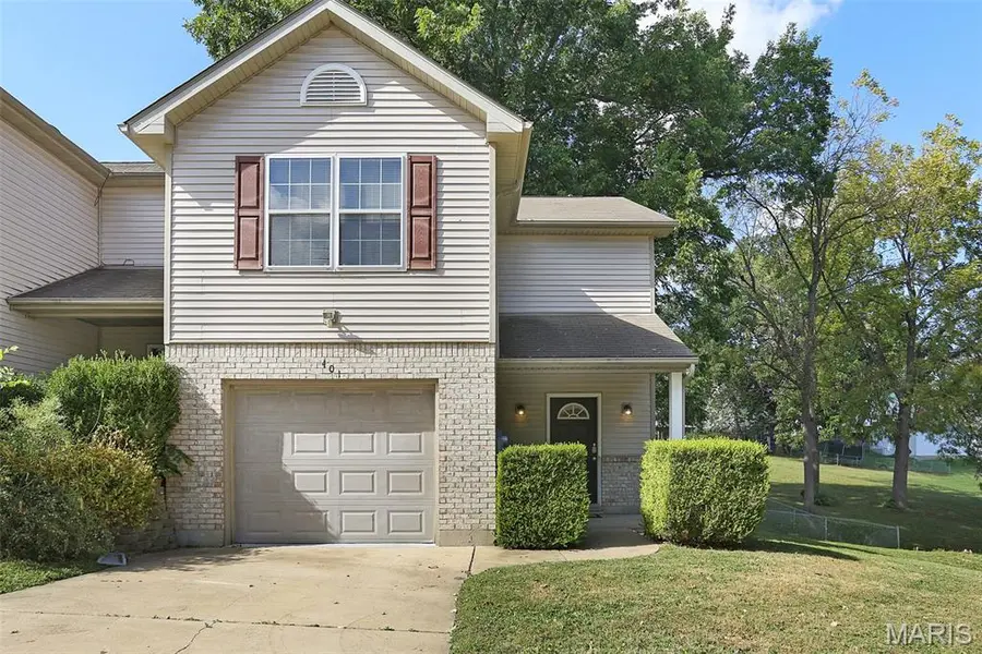401 Birchwood CT, Washington, MO 63090