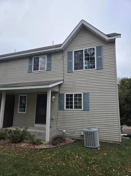 12 City View LN, Saint Paul, MN 55107