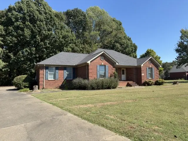 427 Bridlewood Dr, Fayetteville, TN 37334