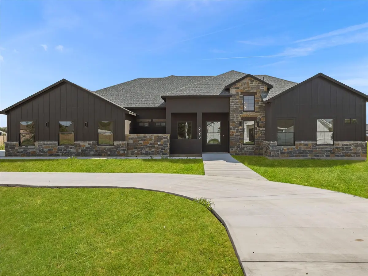 223 Double Creek LOOP, Seguin, TX 78155