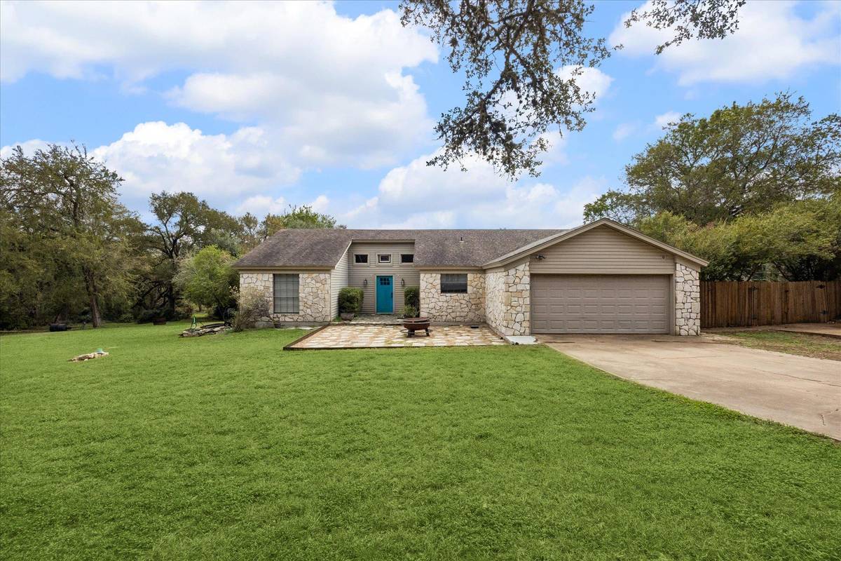 2307 Sparrow DR, Manchaca, TX 78652