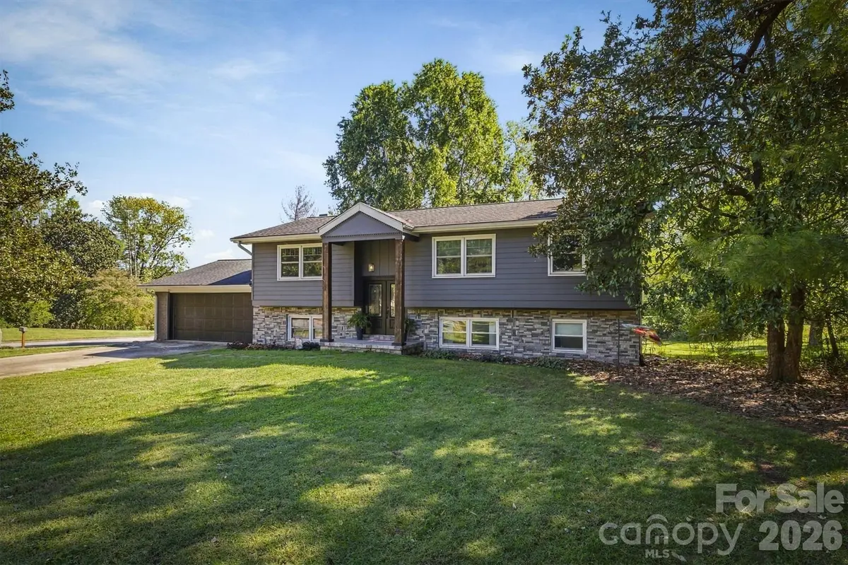 108 Inglewood DR, Morganton, NC 28655