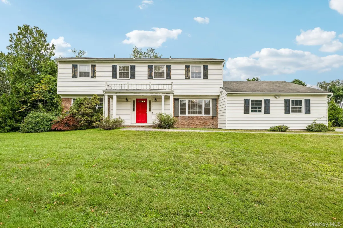 5 Edwin LN, Huntington, NY 11743