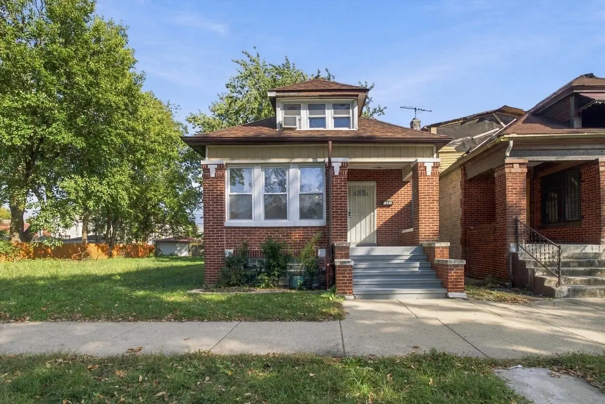8041 S Escanaba AVE, Chicago, IL 60617