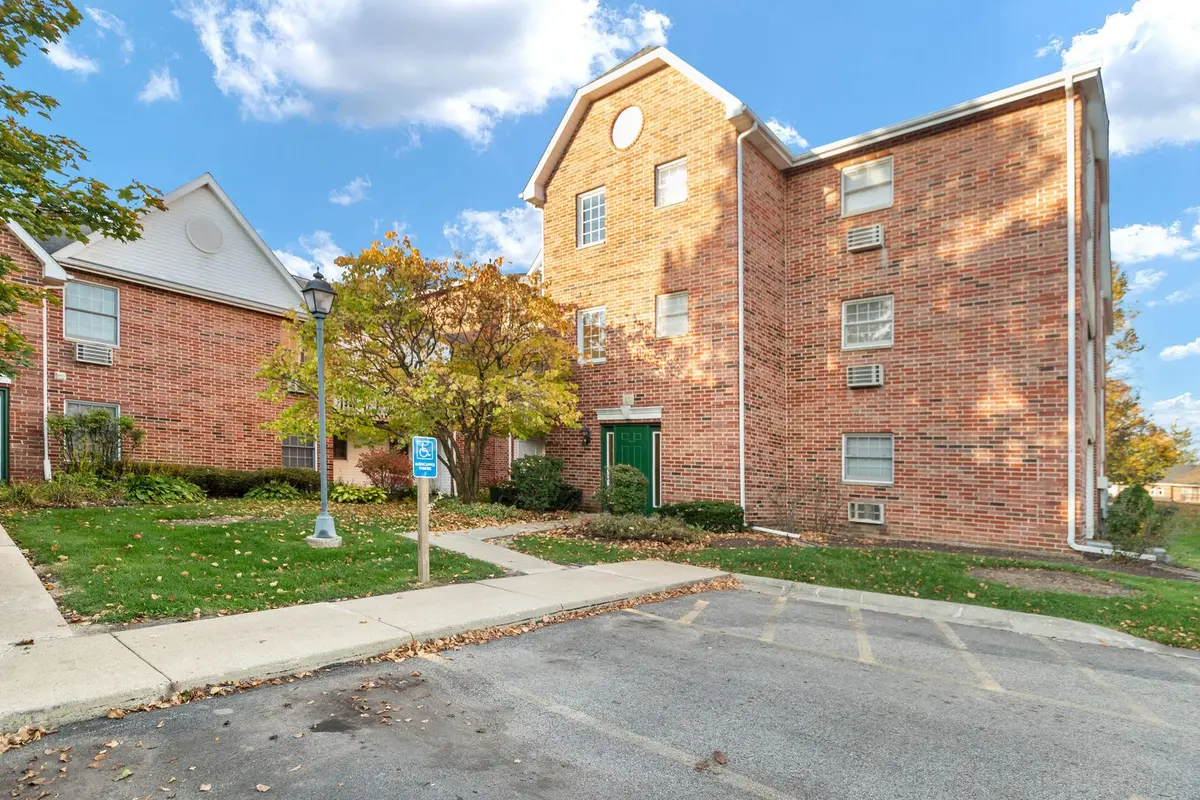551 Leah LN #3C, Woodstock, IL 60098