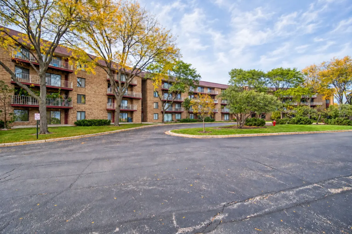 5400 Astor LN #103, Rolling Meadows, IL 60008