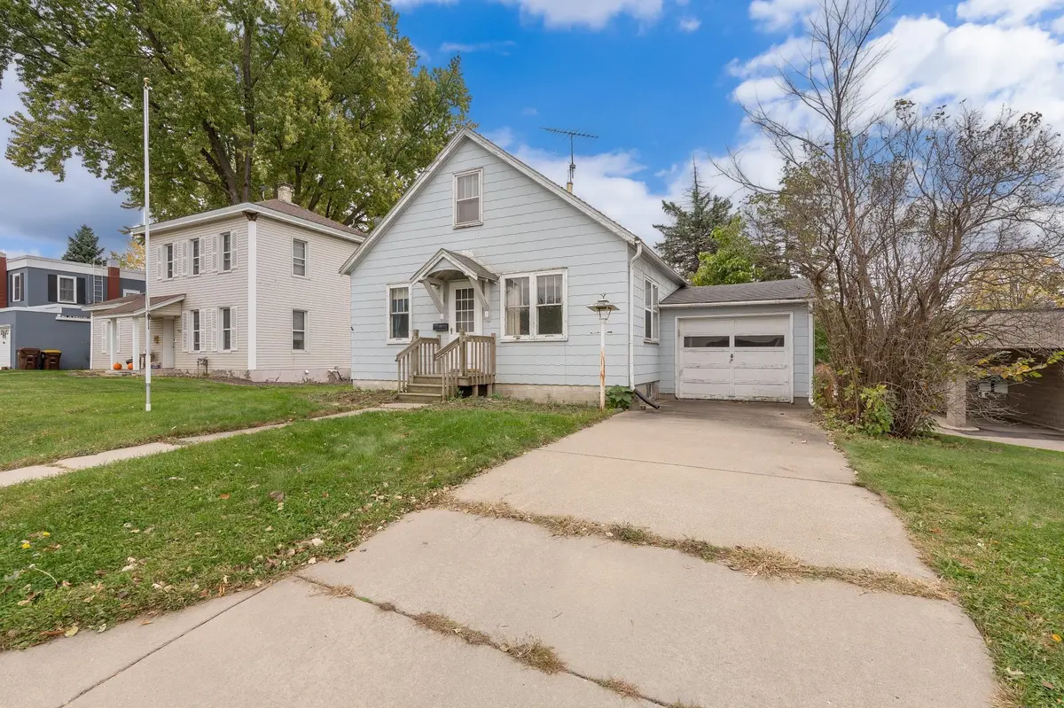 104 1st ST NE, New Prague, MN 56071