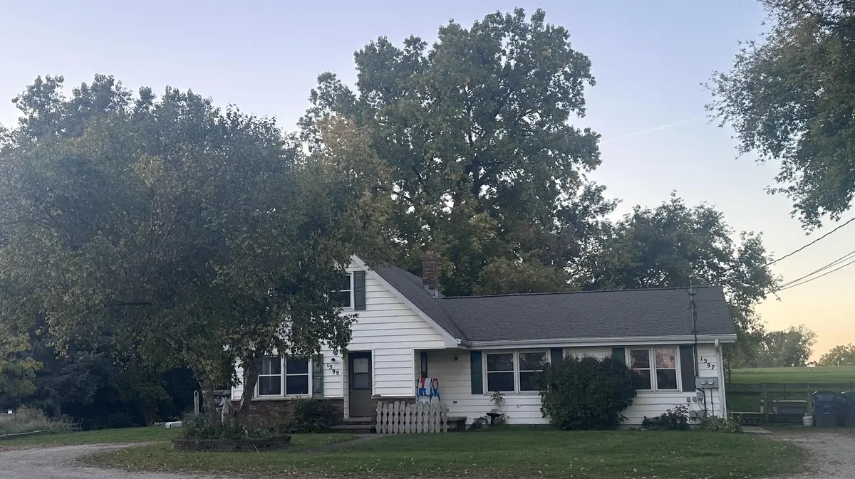 1597 OAKRIDGE RD, Neenah, WI 54956