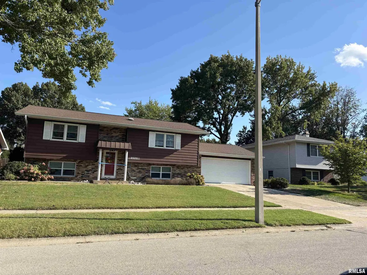 2520 DELAWARE DR, Springfield, IL 62702