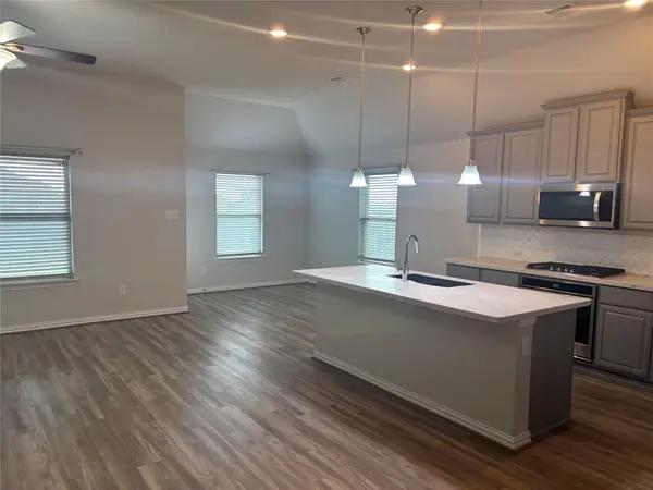 330 Algaroba LOOP, Buda, TX 78610