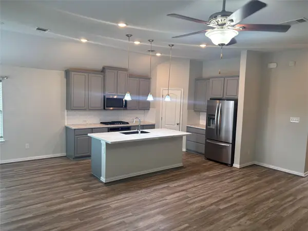 330 Algaroba LOOP, Buda, TX 78610